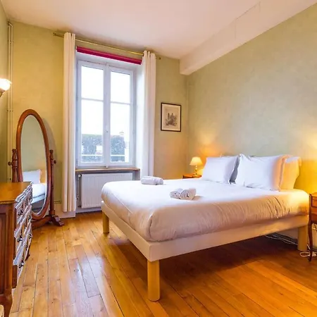 Les Halles Gourmandes Apartment